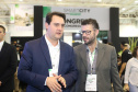 O governador Carlos Massa Ratinho Junior assinou nesta quinta-feira (21), durante o evento internacional Smart City Expo Curitiba, um projeto de lei propondo zerar a alíquota de IPVA de veículos elétricos, que hoje é de 3,5%. Ele também vai apresentar uma proposta de convênio ao Conselho Nacional de Política Fazendária (Confaz) para que o Estado também possa isentar o ICMS para a aquisição desses veículos. - Curitiba, 21/03/2019 - Foto: Rodrigo Félix Leal/ANPr