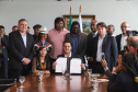 Governador Carlos Massa Ratinho Junior sanciona a lei que institui o Dia Estadual de Luta pela Eliminação da Discriminação Racial. A Lei define que a data será celebrada anualmente em 21 de março.  -  Curitiba, 21/03/2019  -  Foto: Rodrigo Félix Leal/ANPr