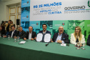O governador Carlos Massa Ratinho Junior autoriza nesta quinta-feira (21) recursos para obras de recape asfáltico em ruas de 36 bairros de Curitiba. A assinatura contou com a presença do prefeito Rafael Greca e o secretário de Estado do Desenvolvimento Urbano, João Carlos Ortega, no Palácio Iguaçu, Curitiba, 21/03/2019 - Foto: Geraldo Bubniak/ANPr