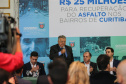 O governador Carlos Massa Ratinho Junior autoriza nesta quinta-feira (21) recursos para obras de recape asfáltico em ruas de 36 bairros de Curitiba. A assinatura contou com a presença do prefeito Rafael Greca e o secretário de Estado do Desenvolvimento Urbano, João Carlos Ortega, no Palácio Iguaçu, Curitiba, 21/03/2019 - Foto: Geraldo Bubniak/ANPr