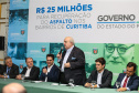 O governador Carlos Massa Ratinho Junior autoriza nesta quinta-feira (21) recursos para obras de recape asfáltico em ruas de 36 bairros de Curitiba. A assinatura contou com a presença do prefeito Rafael Greca e o secretário de Estado do Desenvolvimento Urbano, João Carlos Ortega, no Palácio Iguaçu, Curitiba, 21/03/2019 - Foto: Geraldo Bubniak/ANPr