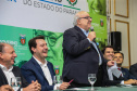 O governador Carlos Massa Ratinho Junior autoriza nesta quinta-feira (21) recursos para obras de recape asfáltico em ruas de 36 bairros de Curitiba. A assinatura contou com a presença do prefeito Rafael Greca e o secretário de Estado do Desenvolvimento Urbano, João Carlos Ortega, no Palácio Iguaçu, Curitiba, 21/03/2019 - Foto: Geraldo Bubniak/ANPr