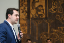 O governador Carlos Massa Ratinho Junior autoriza nesta quinta-feira (21) recursos para obras de recape asfáltico em ruas de 36 bairros de Curitiba. A assinatura contou com a presença do prefeito Rafael Greca e o secretário de Estado do Desenvolvimento Urbano, João Carlos Ortega, no Palácio Iguaçu, Curitiba, 21/03/2019 - Foto: Geraldo Bubniak/ANPr
