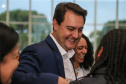 O governador Carlos Massa Ratinho Junior autoriza nesta quinta-feira (21) recursos para obras de recape asfáltico em ruas de 36 bairros de Curitiba. A assinatura contou com a presença do prefeito Rafael Greca e o secretário de Estado do Desenvolvimento Urbano, João Carlos Ortega, no Palácio Iguaçu, Curitiba, 21/03/2019 - Foto: Geraldo Bubniak/ANPr