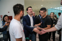 O governador Carlos Massa Ratinho Junior autoriza nesta quinta-feira (21) recursos para obras de recape asfáltico em ruas de 36 bairros de Curitiba. A assinatura contou com a presença do prefeito Rafael Greca e o secretário de Estado do Desenvolvimento Urbano, João Carlos Ortega, no Palácio Iguaçu, Curitiba, 21/03/2019 - Foto: Geraldo Bubniak/ANPr