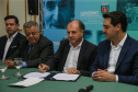 O governador Carlos Massa Ratinho Junior autoriza nesta quinta-feira (21) recursos para obras de recape asfáltico em ruas de 36 bairros de Curitiba. A assinatura contou com a presença do prefeito Rafael Greca e o secretário de Estado do Desenvolvimento Urbano, João Carlos Ortega, no Palácio Iguaçu, Curitiba, 21/03/2019 - Foto: Geraldo Bubniak/ANPr