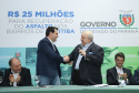 O governador Carlos Massa Ratinho Junior autoriza nesta quinta-feira (21) recursos para obras de recape asfáltico em ruas de 36 bairros de Curitiba. A assinatura contou com a presença do prefeito Rafael Greca e o secretário de Estado do Desenvolvimento Urbano, João Carlos Ortega, no Palácio Iguaçu, Curitiba, 21/03/2019 - Foto: Rodrigo Felix Leal/ANPr