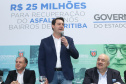 O governador Carlos Massa Ratinho Junior autoriza nesta quinta-feira (21) recursos para obras de recape asfáltico em ruas de 36 bairros de Curitiba. A assinatura contou com a presença do prefeito Rafael Greca e o secretário de Estado do Desenvolvimento Urbano, João Carlos Ortega, no Palácio Iguaçu, Curitiba, 21/03/2019 - Foto: Rodrigo Felix Leal/ANPr