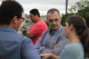 Com o objetivo principal de estimular a aplicação de novas tecnologias em obras no Paraná, o superintendente executivo do Serviço Social Autônomo (Paranacidade), Alvaro Cabrini Junior, visitou, junto com outros técnicos, o trabalho executado em Pinhais com uma tecnologia para implantação de calçadas feitas de concreto poroso permeável. Foto: SEDU