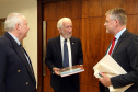 Consul Geral da Alemanha em São Paulo Axel Zeidler, e Cônsul Honorário da Alemanha em Curitiba Andreas F.H. Hoffrichter ,com o Vice-governador Darci Piana.Foto Gilson Abreu