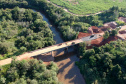 O Departamento de Estradas de Rodagem do Paraná (DER-PR) vai liberar na manhã deste sábado (30) o tráfego sobre a ponte do Rio da Anta, na PR-082. O trecho liga o município de Douradina à Santa Felicidade, distrito de Tapira, no Noroeste do Estado. O local estava totalmente interditado desde 7 de janeiro, quando parte do pavimento da cabeceira da ponte cedeu na altura do km 568 devido às chuvas.  -  Curitiba, 29/03/2019  -  Foto: Divulgação DER