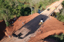 O Departamento de Estradas de Rodagem do Paraná (DER-PR) vai liberar na manhã deste sábado (30) o tráfego sobre a ponte do Rio da Anta, na PR-082. O trecho liga o município de Douradina à Santa Felicidade, distrito de Tapira, no Noroeste do Estado. O local estava totalmente interditado desde 7 de janeiro, quando parte do pavimento da cabeceira da ponte cedeu na altura do km 568 devido às chuvas.  -  Curitiba, 29/03/2019  -  Foto: Divulgação DER