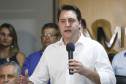 Pavimentação asfáltica, pista de caminhada e aquisição de equipamentos e veículos são algumas das ações que oito municípios do Noroeste do Paraná farão com recursos do Governo do Estado. O governador Carlos Massa Ratinho Junior esteve nesta sexta-feira (29) na sede da Associação dos Municípios do Setentrião Paranaense (Amusep), em Maringá, e homologou e autorizou editais de licitação que somam R$ 5,39 milhões. - Maringá, 29/03/2019 - Foto: Arnaldo Alves/ANPr