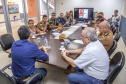 Órgãos de segurança que atuam em Paranaguá vão trabalhar em conjunto para dar mais agilidade no atendimento aos caminhoneiros que chegam para descarregar no Porto. O grupo, convidado pela Administração dos Portos do Paraná, discute formas efetivas de combater assaltos, vazadas e crimes ambientais.  -  Paranaguá, 01/04/2019  -  Foto: Cláudio Neves/APPA