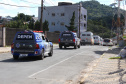 Cinquenta e cinco detentos que estavam na carceragem da cadeia pública de Rio Branco do Sul foram transferidos nesta segunda-feira (01) para a Casa de Custódia de Piraquara