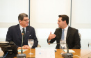 O governador Carlos Massa Ratinho Junior se reuniu nesta terça-feira (2) com o presidente do Banco Nacional do Desenvolvimento Econômico e Social (BNDES), Joaquim Levy, para buscar o apoio do banco a projetos desenvolvidos no Paraná. No encontro, no Rio de Janeiro, foram discutidos oportunidades de financiamentos para as áreas de infraestrutura, agronegócio, turismo e linhas de crédito para empreendedores.  -   Rio de Janeiro, 02/04/2019. Foto: Rodrigo Felix Leal/ANPr