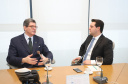 O governador Carlos Massa Ratinho Junior se reuniu nesta terça-feira (2) com o presidente do Banco Nacional do Desenvolvimento Econômico e Social (BNDES), Joaquim Levy, para buscar o apoio do banco a projetos desenvolvidos no Paraná. No encontro, no Rio de Janeiro, foram discutidos oportunidades de financiamentos para as áreas de infraestrutura, agronegócio, turismo e linhas de crédito para empreendedores. - Rio de Janeiro, 02/04/2019. Foto: Rodrigo Felix Leal/ANPr