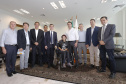 O governador Carlos Massa Ratinho Jr assinou no Palácio Iguaçu, decreto prorrogando a isenção do transporte para PCD (Pessoa Com Deficiência). Presentes na solenidade: prefeito de Curitiba, Rafael Greca de Macedo; secretário de Desenvolvimento Urbano, João Carlos Ortega; diretor presidente da Comec, Gilson dos Santos, entre outros.Curitiba, 09-04-19.Foto: Arnaldo Alves / ANPr.