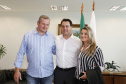 O governador Carlos Massa Ratinho Jr assinou no Palácio Iguaçu, decreto prorrogando a isenção do transporte para PCD (Pessoa Com Deficiência). Presentes na solenidade: prefeito de Curitiba, Rafael Greca de Macedo; secretário de Desenvolvimento Urbano, João Carlos Ortega; diretor presidente da Comec, Gilson dos Santos, entre outros.Curitiba, 09-04-19.Foto: Arnaldo Alves / ANPr.