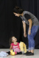 Alunos do Colégio Estadual Barão de Antonina, em Rio Negro, apresentam a peça de teatro "Conscientização do Uso da Cadeirinha" em automóveis. Rio Negro, 13-03-19.Foto: Arnaldo Alves / ANPr.
