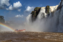 Destino turístico do Paraná mais visitado por estrangeiros, Foz do Iguaçu, tem nas Cataratas do Iguaçu seu principal atrativo – 275 quedas d’água que se estendem por quase cinco quilômetros do Rio Iguaçu.  Foto: José Fernando Ogura/ANPr