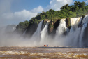 Destino turístico do Paraná mais visitado por estrangeiros, Foz do Iguaçu, tem nas Cataratas do Iguaçu seu principal atrativo – 275 quedas d’água que se estendem por quase cinco quilômetros do Rio Iguaçu. Foto: José Fernando Ogura/ANPr