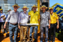 O vice governador Darci Piana faz a  entrega de tratores para agricultores familiares. Os equipamentos são do programa Trator Solidário, na Expolondrina nesta quinta-feira (11).  Londrina, 11/04/2019 -  Foto: Geraldo Bubniak/ANPr