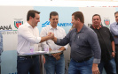 O governador Carlos Massa Ratinho Junior e o presidente da Sanepar, Cláudio Stábile, inauguraram nesta quinta-feira (11) um novo sistema de abastecimento de água em Londrina, capaz de atender quaisquer emergências ou inconstâncias na cidade.  Londrina, 11/04/2019  -  Foto: Rodrigo Felix Leal/ANPr