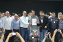 O governador Carlos Massa Ratinho Junior afirmou nesta sexta-feira (12), em encontro com prefeitos de cidades da região Norte, realizado na ExpoLondrina, que o programa de transferência da sede administrativa para cidades do interior fortalece a presença do governo junto à população e agiliza o encaminhamento das demandas regionais.  -  Londrina, 12/04/2019  -  Foto: Rodrigo Félix Leal/ANPr