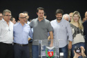 O governador Carlos Massa Ratinho Junior afirmou nesta sexta-feira (12), em encontro com prefeitos de cidades da região Norte, realizado na ExpoLondrina, que o programa de transferência da sede administrativa para cidades do interior fortalece a presença do governo junto à população e agiliza o encaminhamento das demandas regionais.  -  Londrina, 12/04/2019  -  Foto: Rodrigo Félix Leal/ANPr