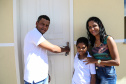 O governador Carlos Massa Ratinho Junior participa nesta sexta-feira (12) da inauguração do residencial Manoel Bono Belascuzas e entrega as chaves da casa própria para 44 famílias de Nova Londrina, no Noroeste do Estado. O empreendimento foi construído em um trabalho integrado do Governo do Estado, por meio da Cohapar, Copel e Sanepar, com o governo federal e a prefeitura. Nova Londrina, 12/04/2019 - Foto: Geraldo Bubniak/ANPr