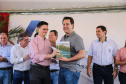 O governador Carlos Massa Ratinho Junior participa nesta sexta-feira (12) da inauguração do residencial Manoel Bono Belascuzas e entrega as chaves da casa própria para 44 famílias de Nova Londrina, no Noroeste do Estado. O empreendimento foi construído em um trabalho integrado do Governo do Estado, por meio da Cohapar, Copel e Sanepar, com o governo federal e a prefeitura. Nova Londrina, 12/04/2019 - Foto: Geraldo Bubniak/ANPr