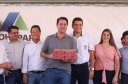 O governador Carlos Massa Ratinho Junior participa nesta sexta-feira (12) da inauguração do residencial Manoel Bono Belascuzas e entrega as chaves da casa própria para 44 famílias de Nova Londrina, no Noroeste do Estado. O empreendimento foi construído em um trabalho integrado do Governo do Estado, por meio da Cohapar, Copel e Sanepar, com o governo federal e a prefeitura. Nova Londrina, 12/04/2019 - Foto: Rodrigo Felix Leal/ANPr