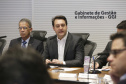 O governador Carlos Massa Ratinho Junior reuniu-se nesta terça-feira (16), no Palácio Iguaçu, em Curitiba, com a equipe de governo. Além de secretários e diretores de companhias estatais, participaram o presidente da Empresa Brasileira de Serviços Hospitalares (Ebserh), general Oswaldo de Jesus Ferreira, o líder do governo na Assembleia, Hussein Bakri, e os deputados estaduais Michele Caputo Neto e Tercílio Turini.  -  Curitiba, 16-04-19.Foto: Arnaldo Alves / ANPr.