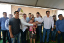 Quarenta e nove famílias de Florestópolis, na região Norte do Paraná, concretizaram nesta sexta-feira (22) o sonho da casa própria. Elas vão morar no Residencial José Alves dos Santos, inaugurado pelo governador Carlos Massa Ratinho Junior, pelo presidente da Companhia de Habitação do Paraná (Cohapar), Jorge Lange, e pelo prefeito Nelson Correia Junior.