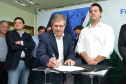 O governador Carlos Massa Ratinho Junior assinou nesta quinta-feira (14) contratos para a construção de 872 novas moradias populares em 15 municípios paranaenses. Os projetos foram desenvolvidos em diferentes programas coordenados pela Companhia de Habitação do Paraná (Cohapar), em parceria com as prefeituras e receberão investimentos de R$ 68,8 milhões.