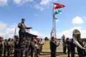O Exército Brasileiro completa 371 anos em abril. Nesta quarta-feira (17), para celebrar a data, a 5ª Divisão de Exército realizou no Forte Pinheirinho, em Curitiba, uma solenidade militar com apresentação da banda da corporação e desfiles. Também foram entregues Medalhas de Ordem do Mérito Militar e diplomas a 20 civis e militares. O secretário de Estado da Segurança Pública e da Administração Penitenciária, Luiz Felipe Carbonell, participou da solenidade.
Foto Gilson Abreu ANPr
