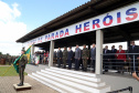 O Exército Brasileiro completa 371 anos em abril. Nesta quarta-feira (17), para celebrar a data, a 5ª Divisão de Exército realizou no Forte Pinheirinho, em Curitiba, uma solenidade militar com apresentação da banda da corporação e desfiles. Também foram entregues Medalhas de Ordem do Mérito Militar e diplomas a 20 civis e militares. O secretário de Estado da Segurança Pública e da Administração Penitenciária, Luiz Felipe Carbonell, participou da solenidade.
Foto Gilson Abreu ANPr