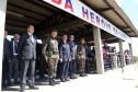 O Exército Brasileiro completa 371 anos em abril. Nesta quarta-feira (17), para celebrar a data, a 5ª Divisão de Exército realizou no Forte Pinheirinho, em Curitiba, uma solenidade militar com apresentação da banda da corporação e desfiles. Também foram entregues Medalhas de Ordem do Mérito Militar e diplomas a 20 civis e militares. O secretário de Estado da Segurança Pública e da Administração Penitenciária, Luiz Felipe Carbonell, participou da solenidade.
Foto Gilson Abreu ANPr