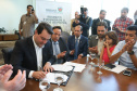 O governador Carlos Massa Ratinho Junior assinou nesta quarta-feira (17), no Palácio Iguaçu, um projeto de lei que propõe a criação do Conselho Estadual dos Povos Indígenas (CEPI-PR), órgão consultivo que será responsável por assegurar a participação dos povos indígenas nas políticas públicas do Estado. - Curitiba, 17/04/2019 - Foto: Rodrigo Félix Leal/ANPr