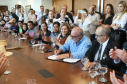 O governador Carlos Massa Ratinho Junior assinou nesta quarta-feira (17), no Palácio Iguaçu, um projeto de lei que propõe a criação do Conselho Estadual dos Povos Indígenas (CEPI-PR), órgão consultivo que será responsável por assegurar a participação dos povos indígenas nas políticas públicas do Estado. - Curitiba, 17/04/2019 - Foto: Rodrigo Félix Leal/ANPr