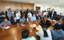 O governador Carlos Massa Ratinho Junior assinou nesta quarta-feira (17), no Palácio Iguaçu, um projeto de lei que propõe a criação do Conselho Estadual dos Povos Indígenas (CEPI-PR), órgão consultivo que será responsável por assegurar a participação dos povos indígenas nas políticas públicas do Estado. - Curitiba, 17/04/2019 - Foto: Rodrigo Félix Leal/ANPr