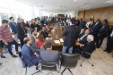 O governador Carlos Massa Ratinho Junior assina projeto de lei, a ser enviado à Assembleia Legislativa, propondo a criação do Conselho Estadual dos Povos Indígenas do Paraná. Presentes na solenidade: superintendente geral de diálogo e interação social Mauro Rockenbach, caciques, deputados, entre outros.Curitiba, 17-04-19.Foto: Arnaldo Alves / ANPr.