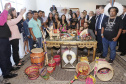 O governador Carlos Massa Ratinho Junior assinou nesta quarta-feira (17), no Palácio Iguaçu, um projeto de lei que propõe a criação do Conselho Estadual dos Povos Indígenas (CEPI-PR), órgão consultivo que será responsável por assegurar a participação dos povos indígenas nas políticas públicas do Estado. - .Curitiba, 17-04-19.Foto: Arnaldo Alves / ANPr.
