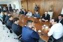 O governador Carlos Massa Ratinho Junior e o presidente da J.Macêdo, Walter Faria Junior, oficializaram nesta quinta-feira (18) a adesão da empresa ao programa Paraná Competitivo e investimentos de R$ 500 milhões em um complexo industrial de manipulação de trigo em Londrina, no Norte do Estado. Foto: Rodrigo Felix Leal/ANPr