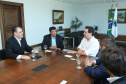 O governador Carlos Massa Ratinho Junior e o presidente da J.Macêdo, Walter Faria Junior, oficializaram nesta quinta-feira (18) a adesão da empresa ao programa Paraná Competitivo e investimentos de R$ 500 milhões em um complexo industrial de manipulação de trigo em Londrina, no Norte do Estado. Foto: Rodrigo Felix Leal/ANPr