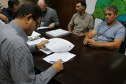 O Governo do Paraná assinou nesta segunda-feira (22) os primeiros contratos com 153 cooperativas e associações da agricultura familiar para a entrega de 28 mil toneladas de gêneros alimentícios para a merenda escolar.  -  Curitiba, 22/04/2019  -  Foto: Divulgação Fundepar