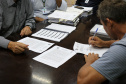 O Governo do Paraná assinou nesta segunda-feira (22) os primeiros contratos com 153 cooperativas e associações da agricultura familiar para a entrega de 28 mil toneladas de gêneros alimentícios para a merenda escolar.  -  Curitiba, 22/04/2019  -  Foto: Divulgação Fundepar