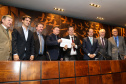 O governador em exercício Darci Piana afirmou nesta terça-feira (12), na posse do novo presidente da Associação dos Municípios do Paraná (AMP), que o Governo enxugou a máquina pública para potencializar os investimentos nos municípios nos próximos anos. Curitiba, 23/04/2019 -  Foto: Geraldo Bubniak/ANPr