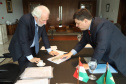 Governador em exercício Darci Piana recebe o  cônsul honorário da Hungria em Curitiba, Marco Aurélio Schetino de Lima.  -  Curitiba, 24/04/2019  -  Foto:  José Fernando Ogura/ANPr